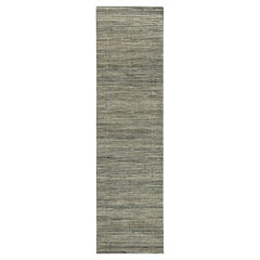 Tapis de course contemporain à motif géométrique noir, blanc et beige de Rug & Kilim