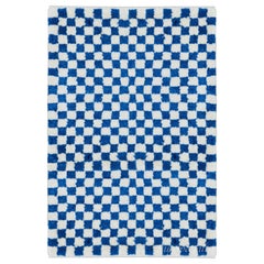 Maßgefertigter handgefertigter Tulu-Teppich in Kariertem Design in Blau & Elfenbein. 100 % weiche, gemütliche Wolle