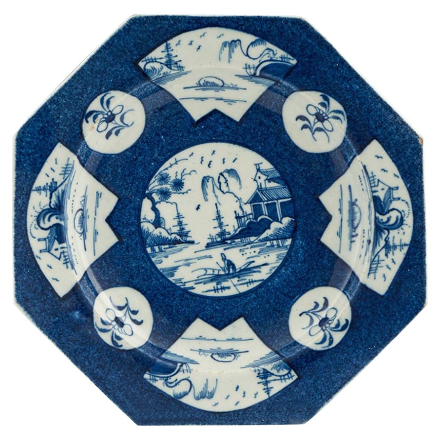 Achteckiger Worcester-Porzellanteller mit Fächerverkleidung und Landschaftsmuster, 1768-70 im Angebot