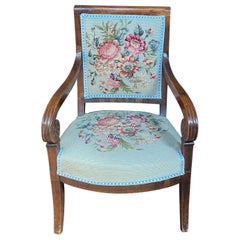 Fauteuil d'époque Empire en noyer, tapisserie refaite