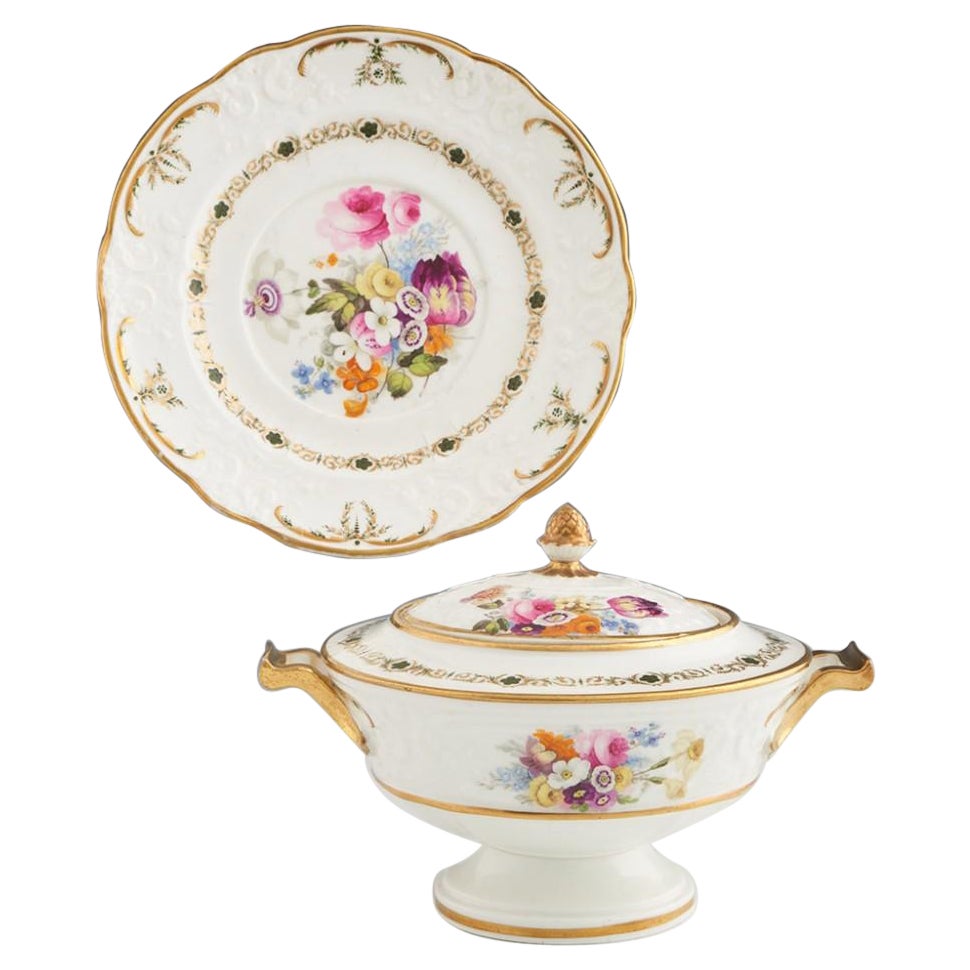 A Stunning Swansea Porcelain Sauce Tureen, Cover and Stand, c1820 For Sale