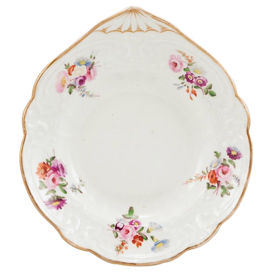 Plat en forme de coquille en porcelaine de Nantgarw, vers 1820 en vente