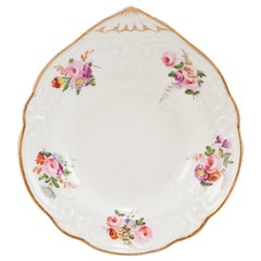 Plat en forme de coquille en porcelaine de Nantgarw marqué, vers 1820