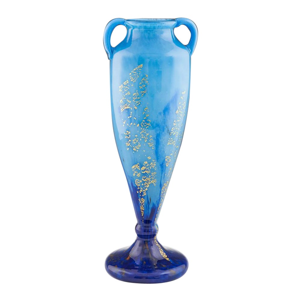 Vase en verre avec inclusions de feuilles d'or de Daum Nancy, 1925-30