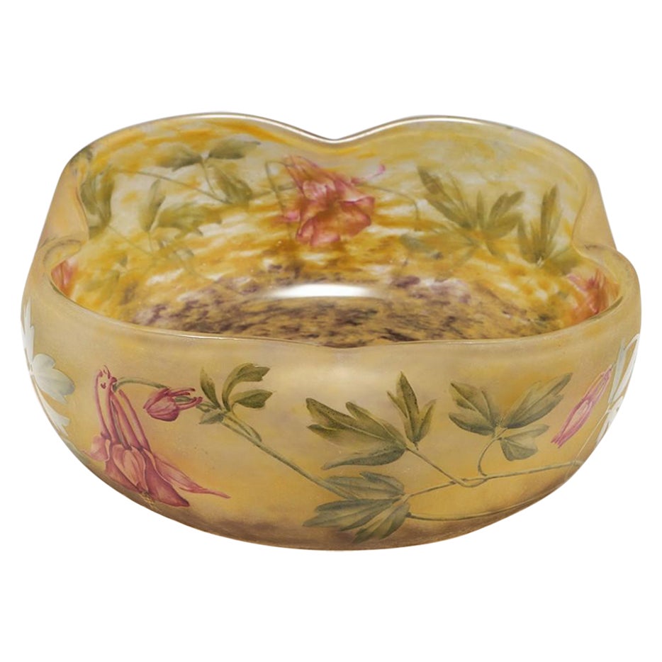 Fino cuenco de cristal camafeo esmaltado de Daum, c1910