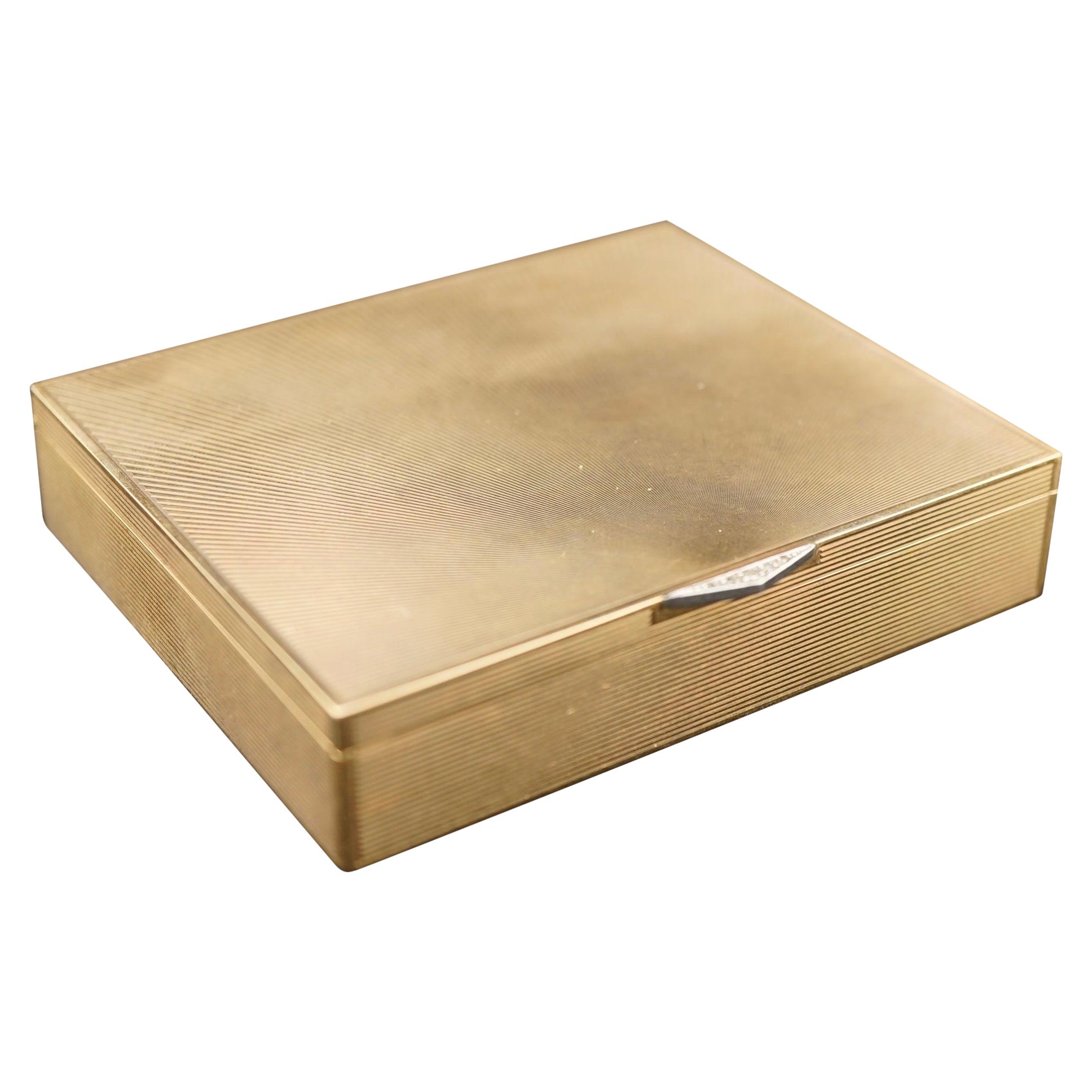 Retro-Schachtel aus 14 Karat Gold mit Diamantverschluss. im Angebot