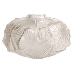 Lalique Single Flower Crystal Bowl Feuilles Model from the, 1950s