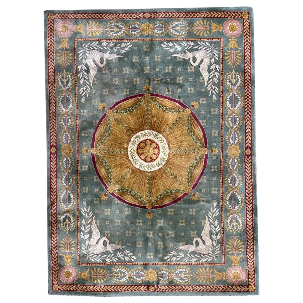 Merveilleux tapis de Savonnerie CNA du milieu du siècle de Bobyrug