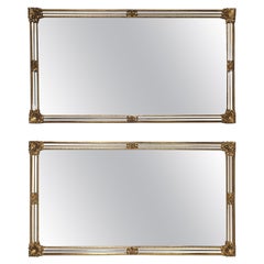 Paire de grands miroirs à parcloses dorées et biseautées de haute qualité