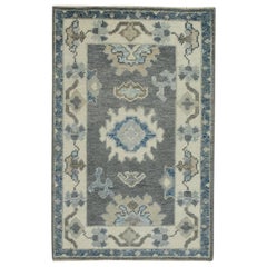 Handgewebter türkischer Oushak-Teppich aus Wolle in Blau & Grau mit Blumenmuster 2' x 3'3"