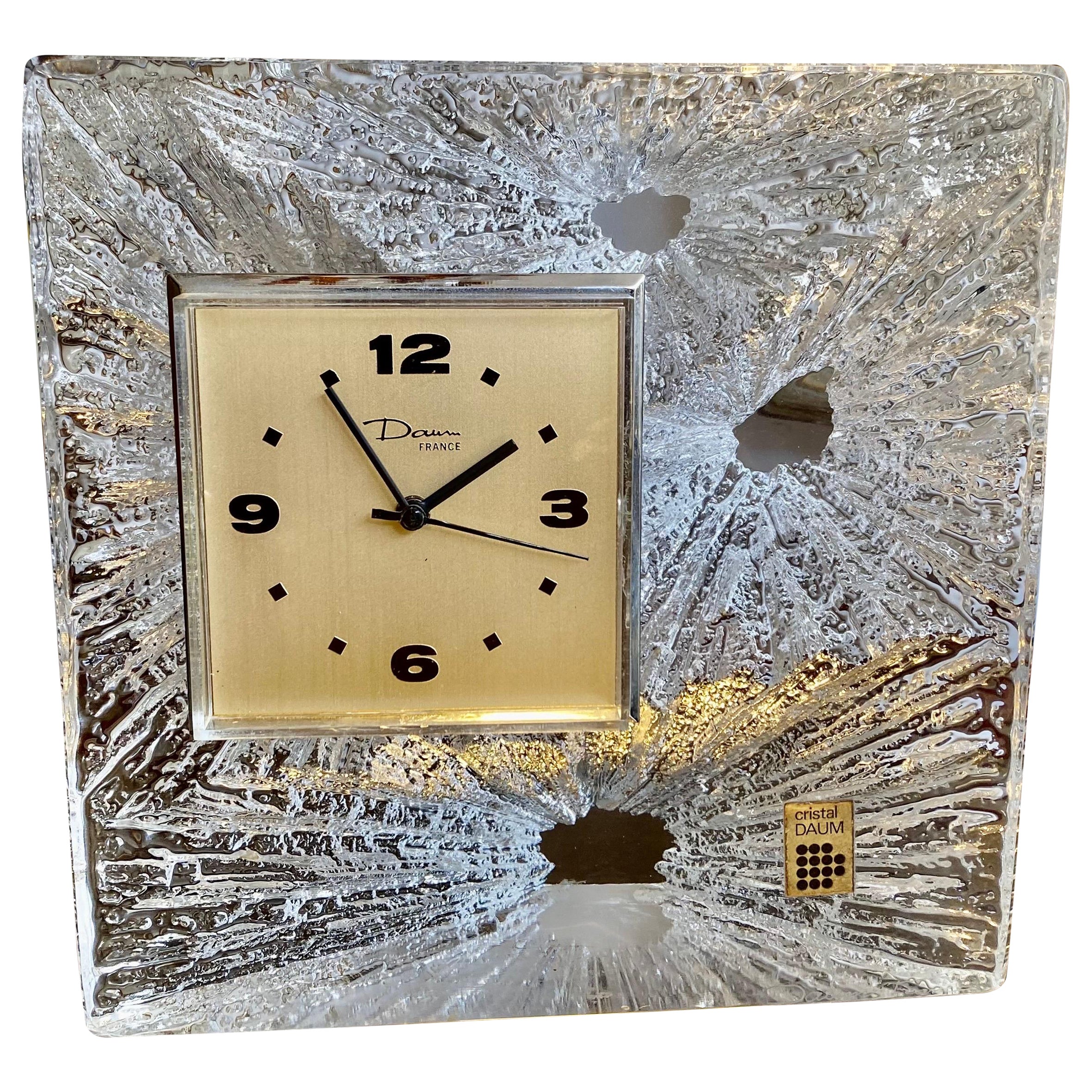 Horloge de table en cristal Daum des années 1950, France