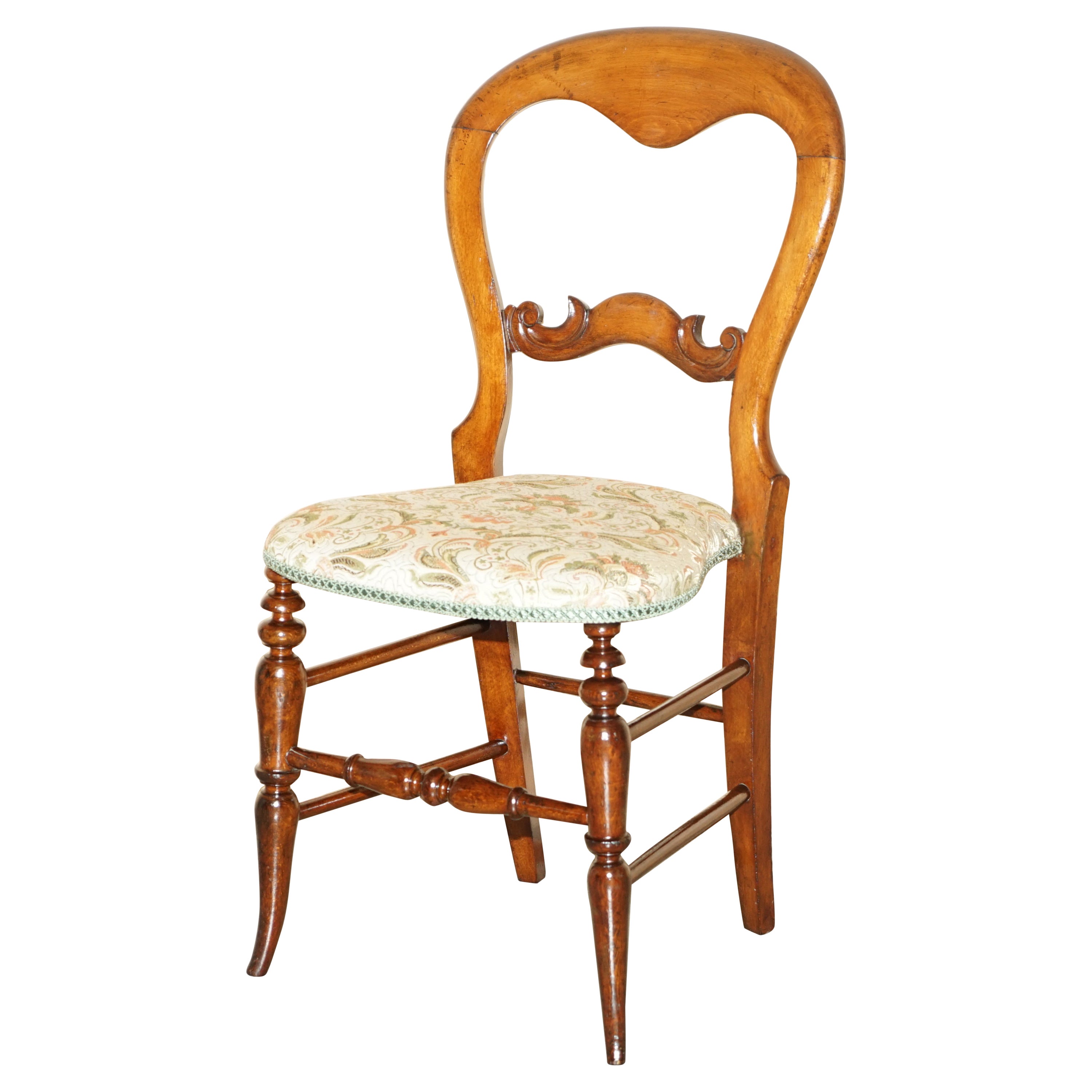 Decorative Victorian circa 1880 Walnut Medallion Back Side Dressing Table Chair For Sale