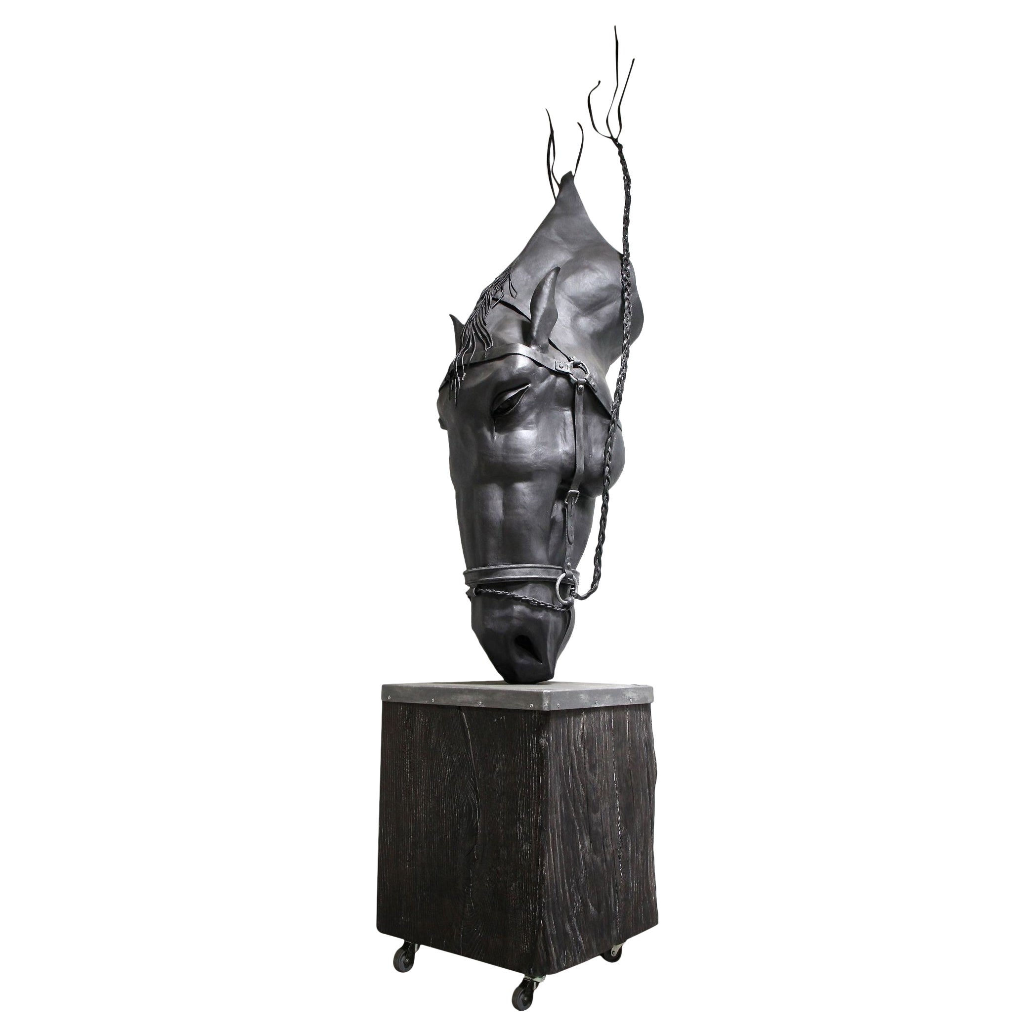 Sculpture de tête de cheval en métal de G. Fössl, forgée à la main sur une base en chêne charbonné, 2017. en vente