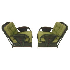 Un par de  Sillas de salón antiguas Art Déco de mimbre verde con ribete decorativo
