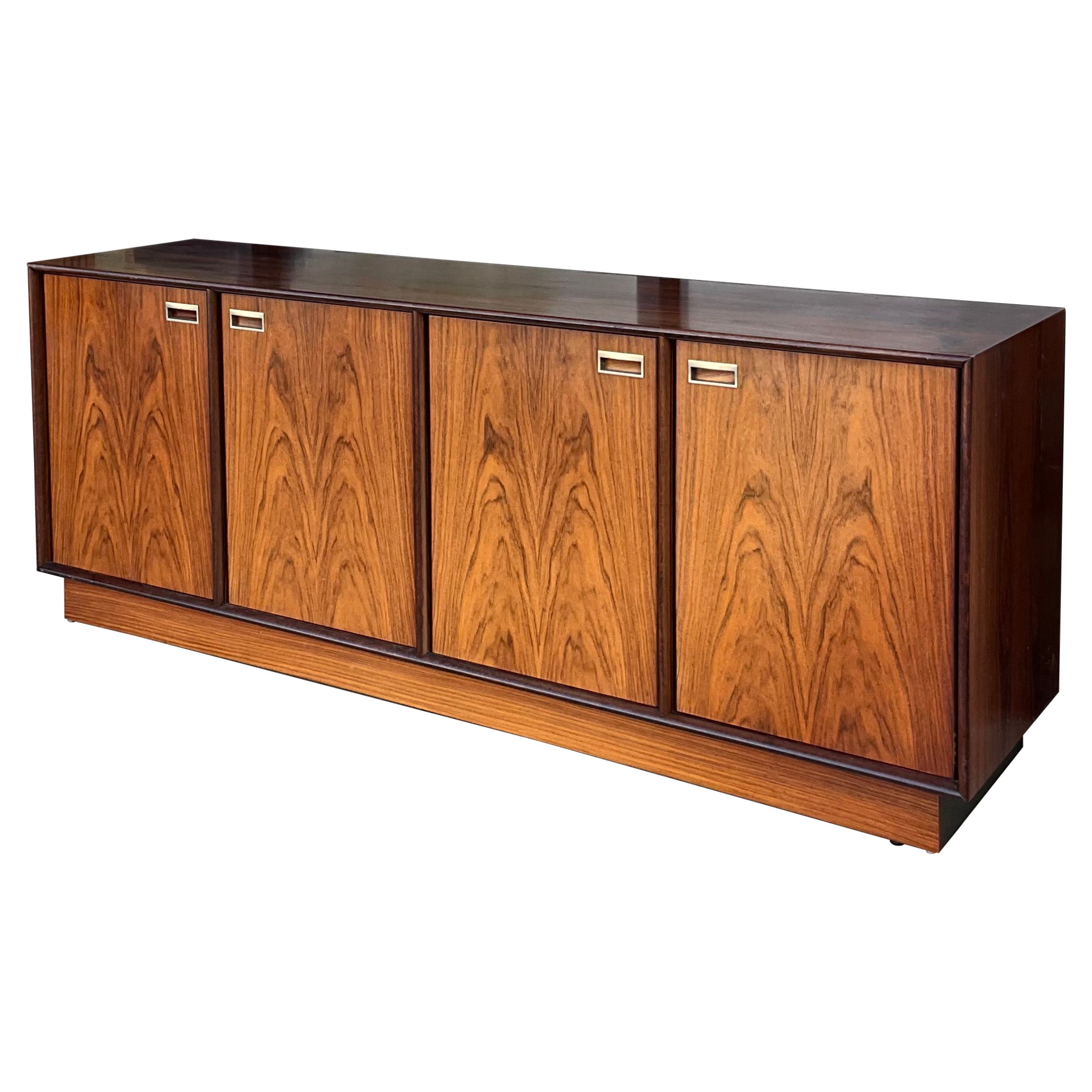 Midcentury Danish Modern Rosewood Veneer Credenza / Cabinet / Sideboard For Sale
