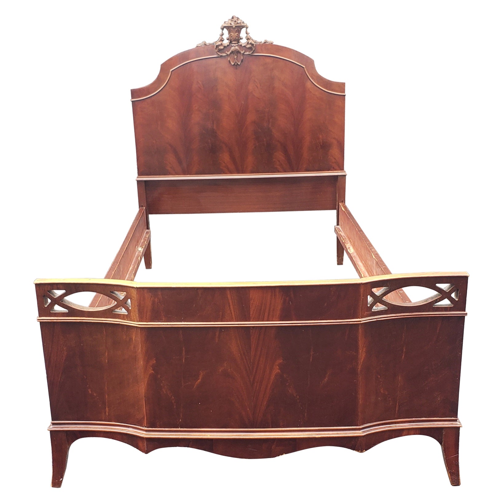 Early 20th C. George III Style Carved Crest and Flame Mahogany Twin Bed For Sale