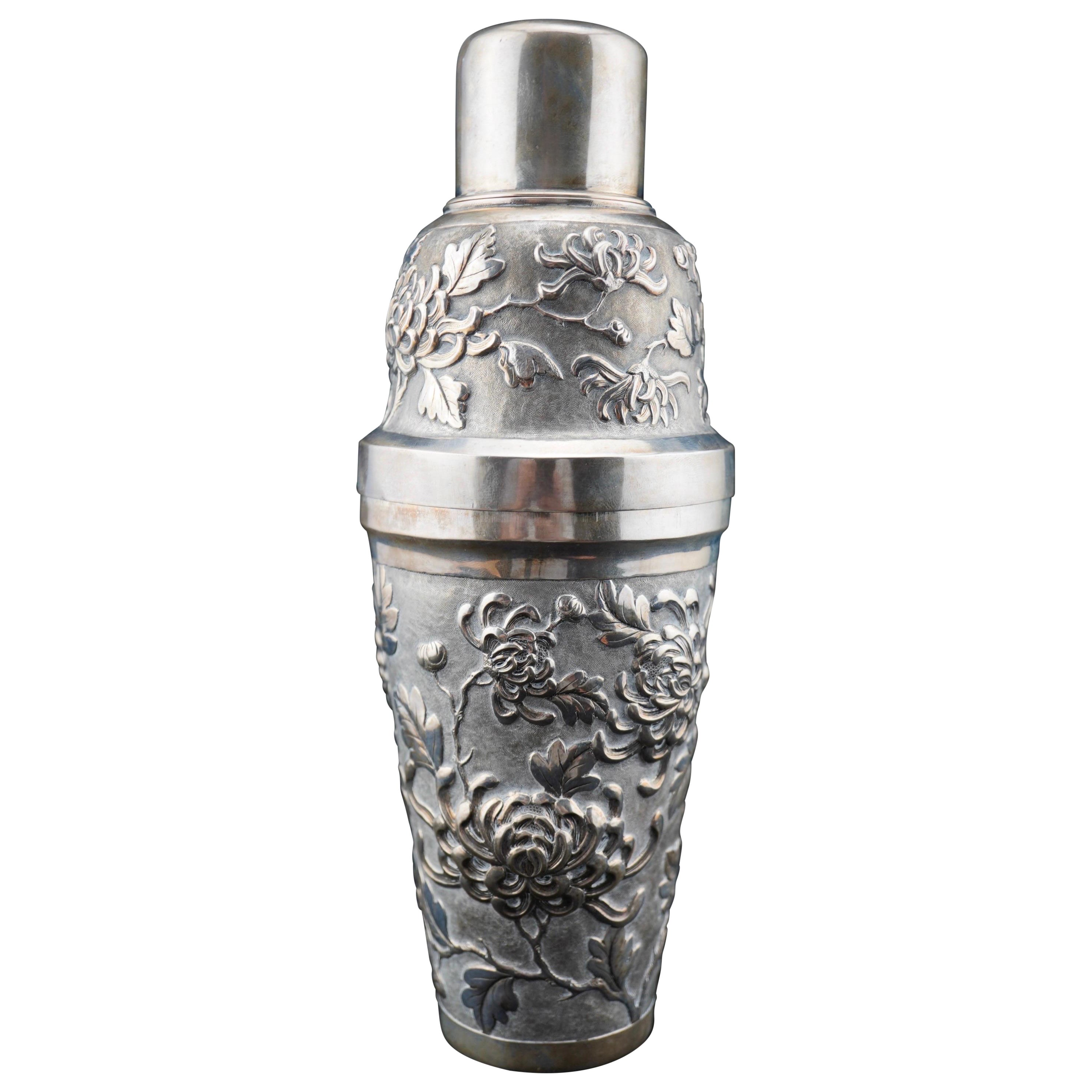 Chinese Export Silver Repousse Chrythanthemum Cocktail Shaker circ 1900 For Sale