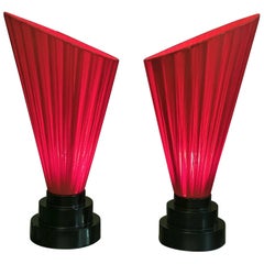 Coppia di lampade con base in legno laccato nero e paralume conico rosso, 1950s