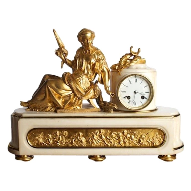 Pendule de cheminée Napolean III française en marbre blanc et bronze doré