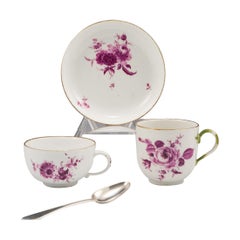 Tasse à thé, soucoupe et tasse à café en porcelaine de la période Meissen Dot, 1763 - 1774