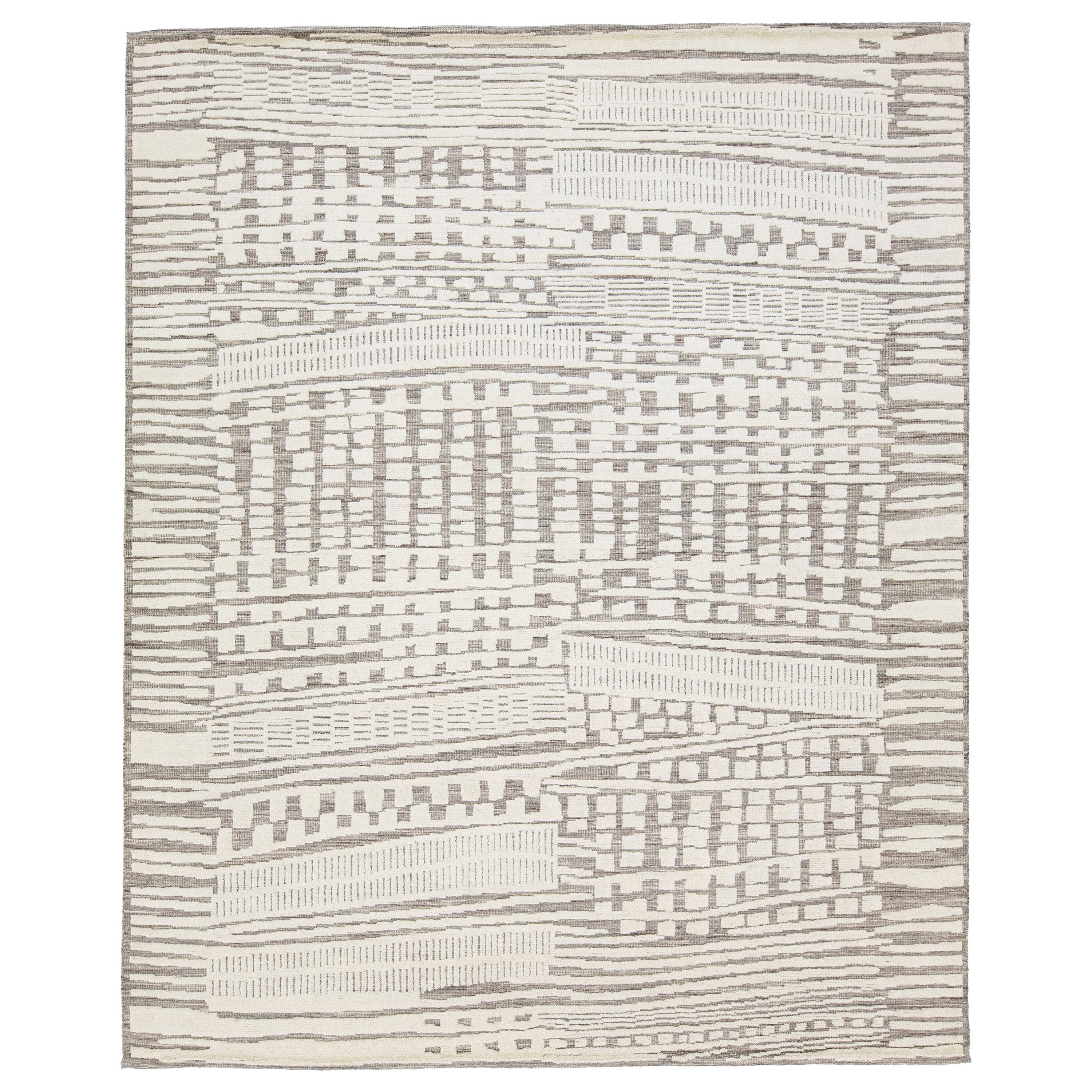  Room Size Moroccan Style Wool Rug In Gray & Beige With Abstract Motif
