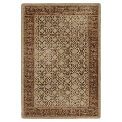 Rug & Kilim's Distressed Khotan Style Rug in Gray, Beige-Brown Trellis Pattern (tapis de style Khotan vieilli en gris, beige et marron)
