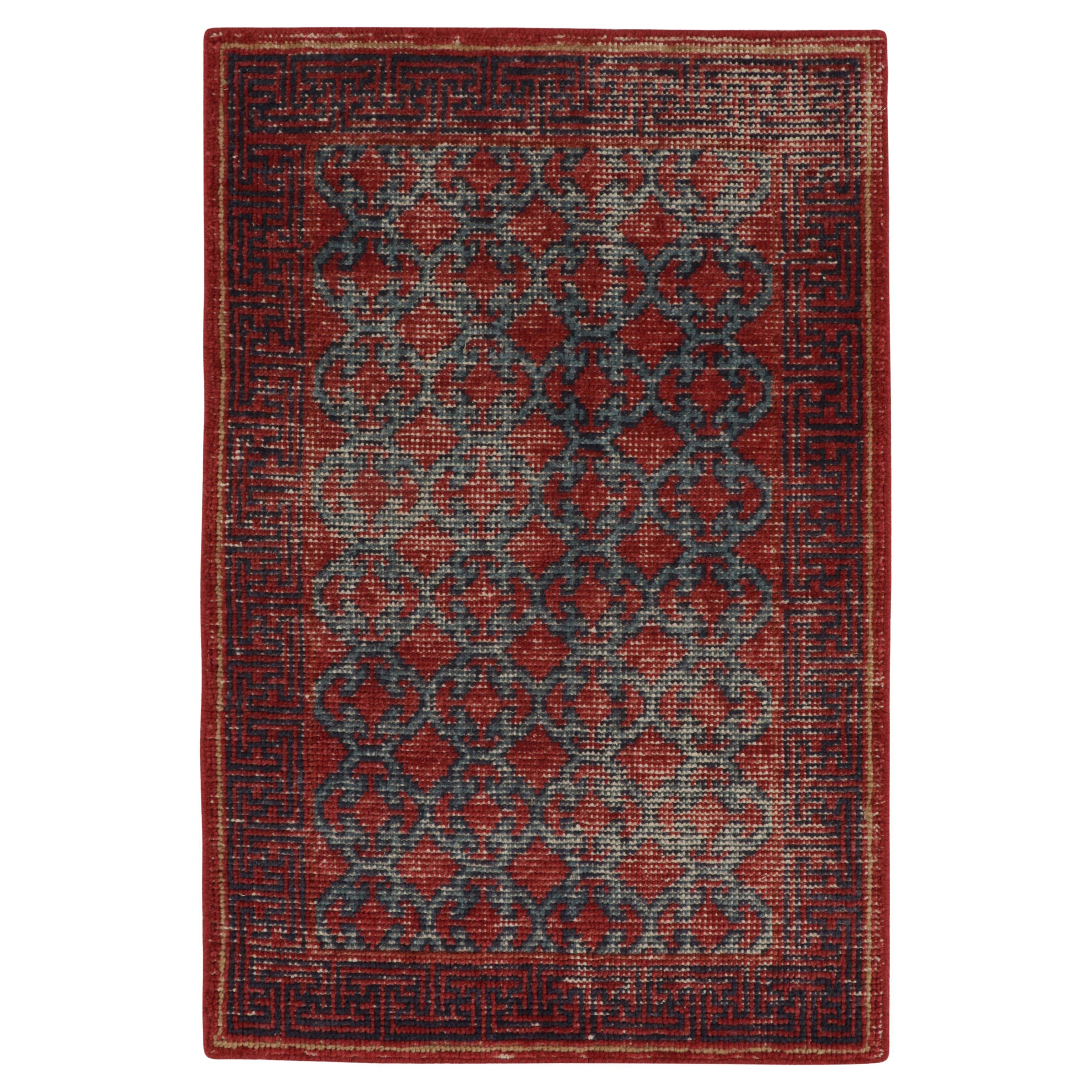 Rug & Kilim's Distressed Khotan Style Rug in Red & Blue Trellis Pattern (Tapis de style Khotan usé à motif de treillis rouge et bleu)