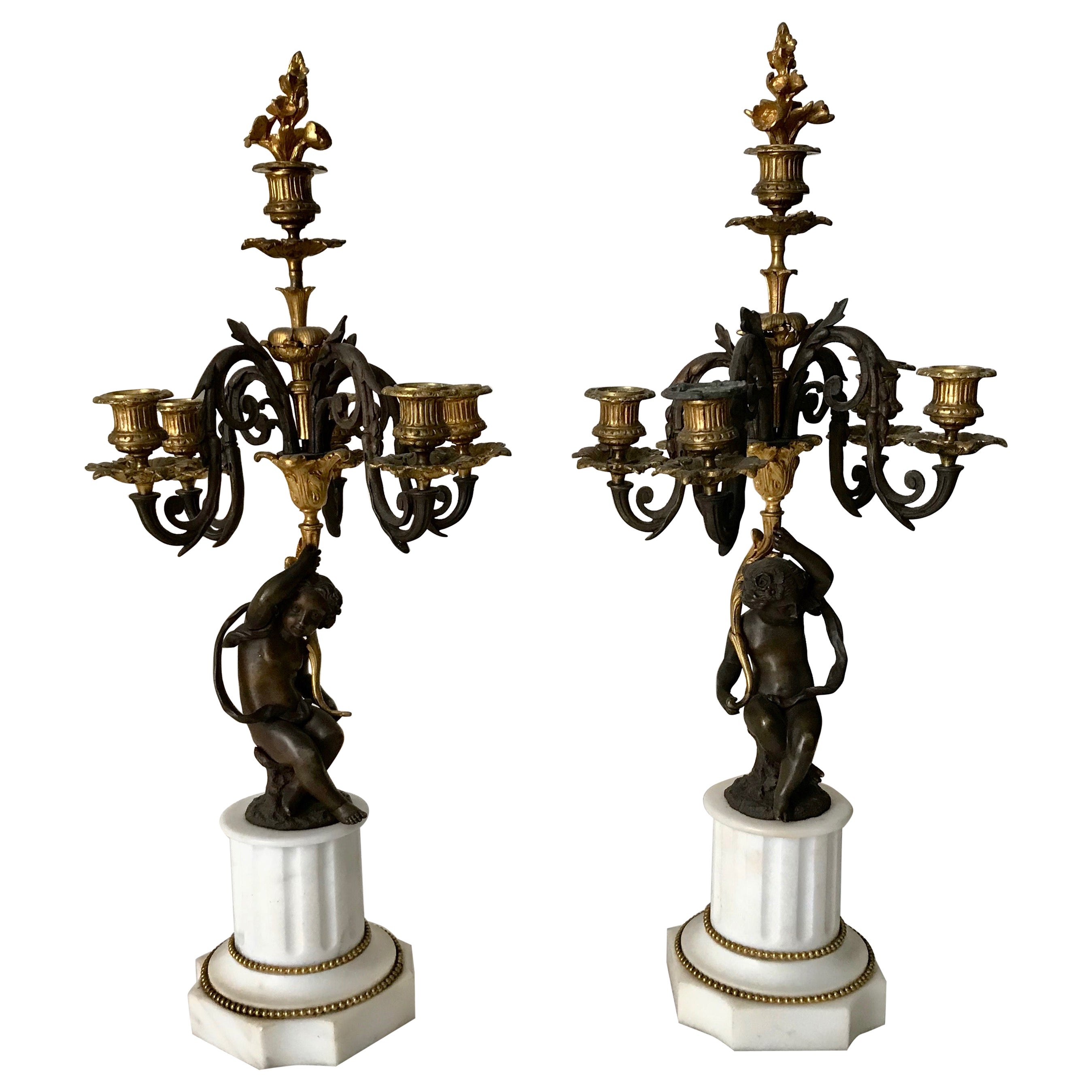 Paar französische Bronze-Kandelaber des 19. Jahrhunderts