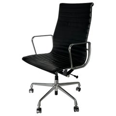 Herman Miller Eames Executive Desk Chair with Pneumatic Lift