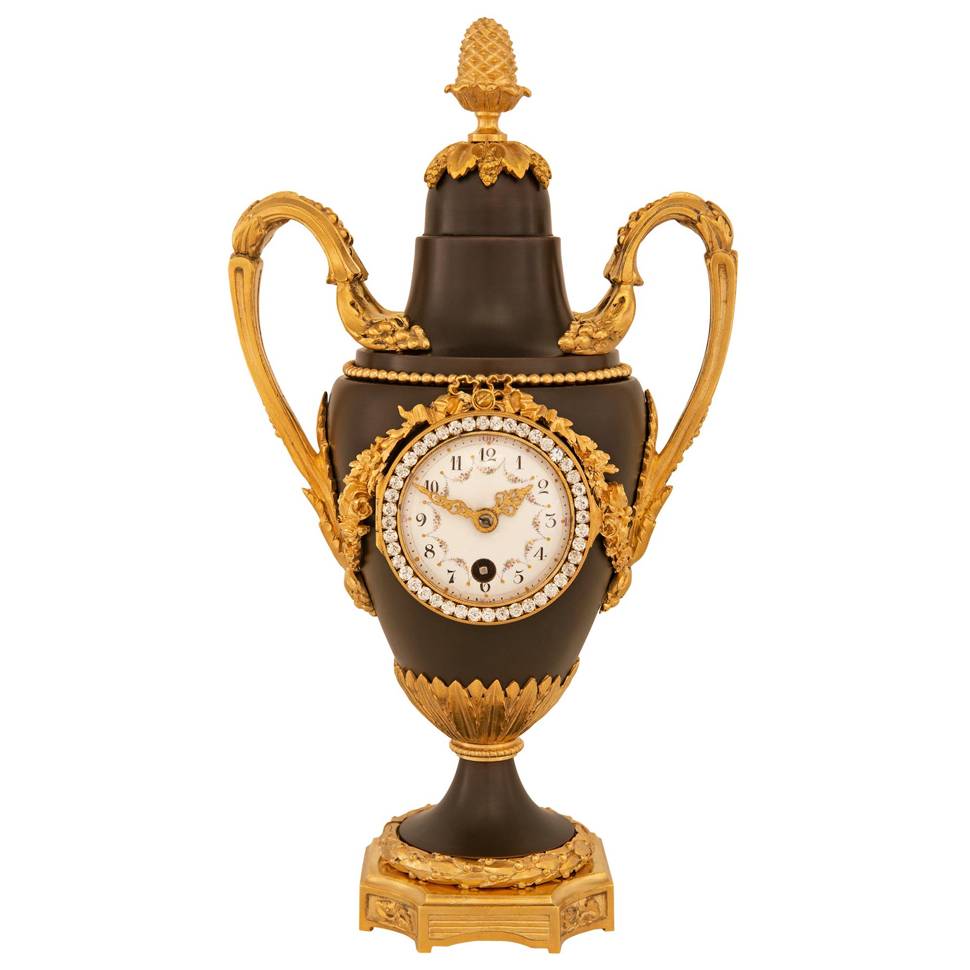 Französisch Ende 19. Jahrhundert Louis XVI St. Patinierte Bronze und Ormolu Uhr im Angebot