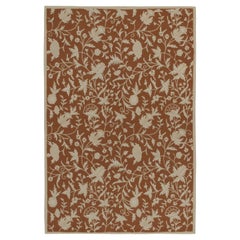 Rug & Kilim's Contemporary Flat Weave in Brown mit beigefarbenen Blumenmustern