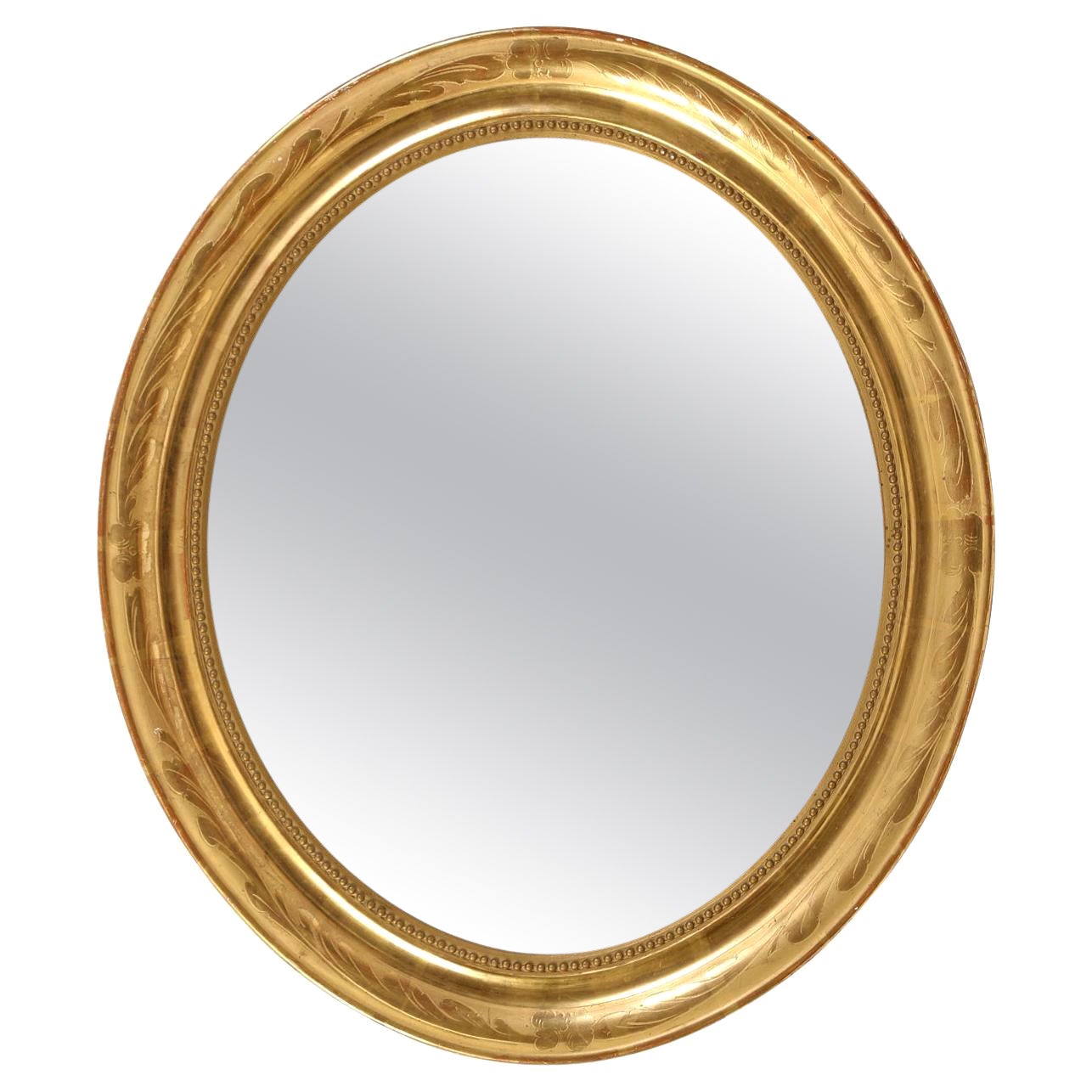Miroir ovale en bois doré avec moulures intérieures en perles en vente
