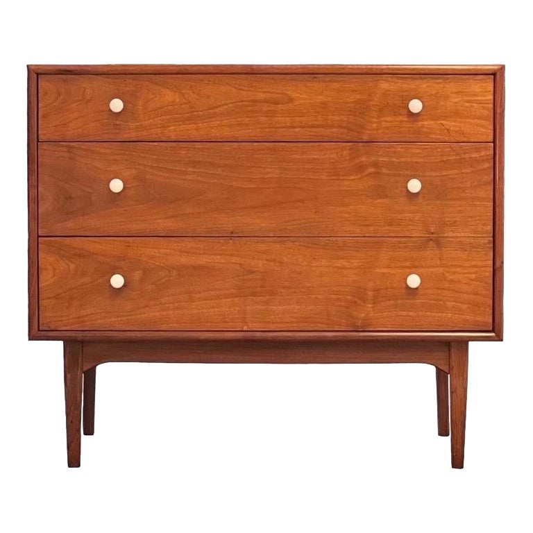 Vintage Mid Century Modern Dresser by Drexel Dovetail Details For Sale