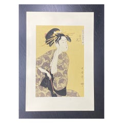 Stampa su legno giapponese di una donna geisha di Edo con forcine gialle e pipa di oppio