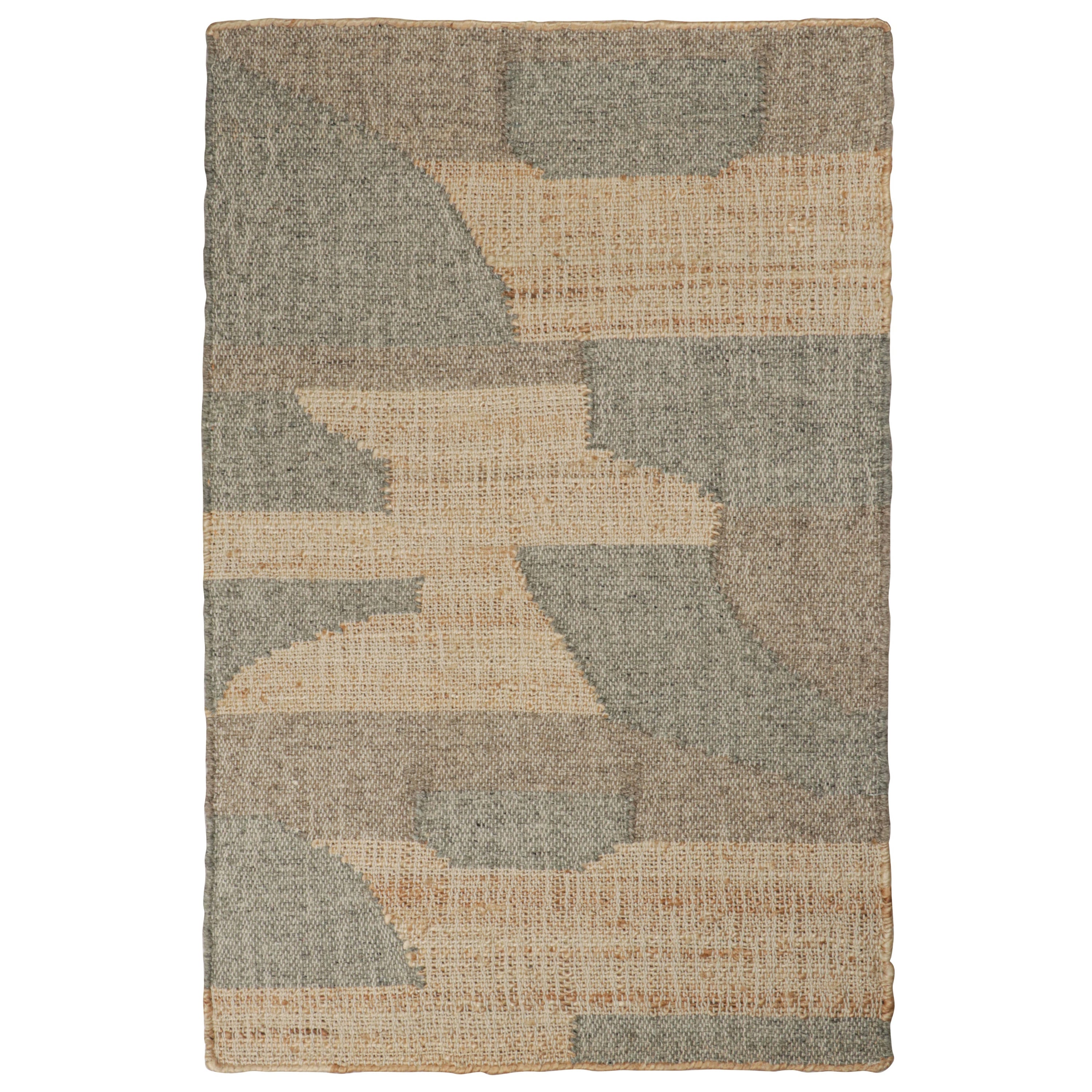 Rug & Kilim's Modern Kilim rug in Beige-Brown & Grey Patterns (tapis moderne en Kilim à motifs beige, marron et gris)