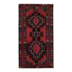 Tapis de course persan vintage Baluch à motifs rouges, bleus et bruns de Rug & Kilim
