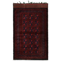 Tapis persan Baluch vintage à motifs rouges, bleus et noirs de Rug & Kilim