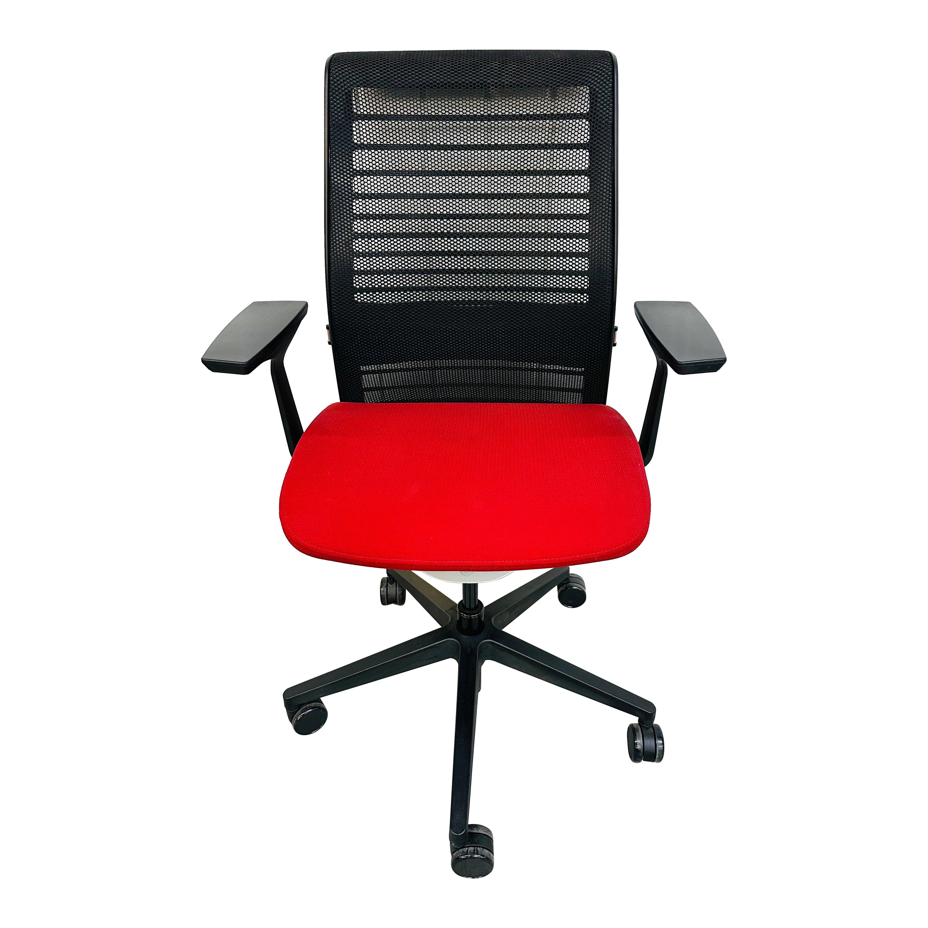 Modern Steelcase Swivel Office Chair