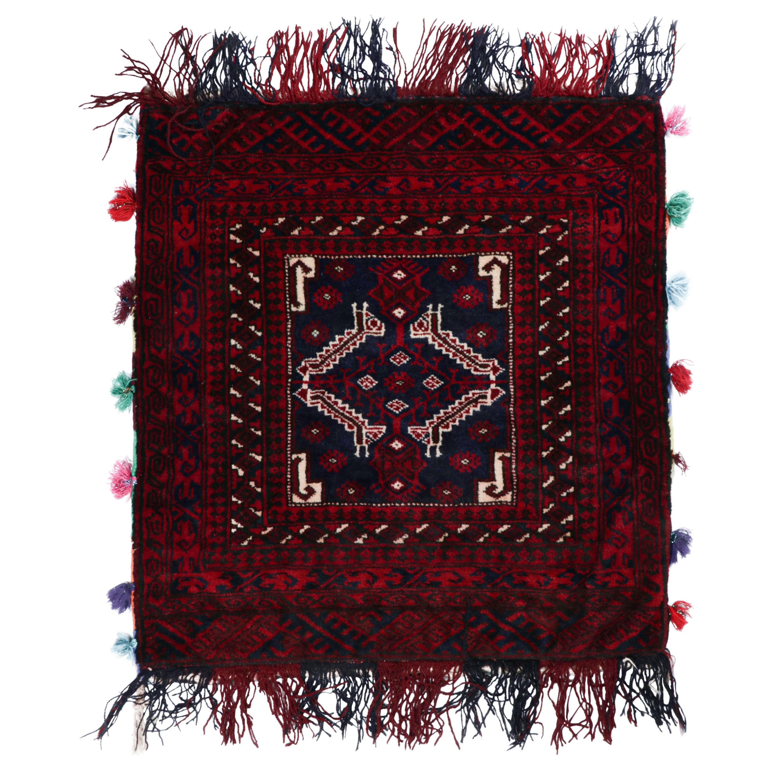 Tapis persan Baluch vintage à motifs rouges, bleus, blancs et noirs de Rug & Kilim en vente
