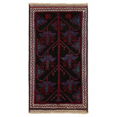 Tapis persan vintage Baluch en noir avec des motifs rouges et bleus de Rug & Kilim