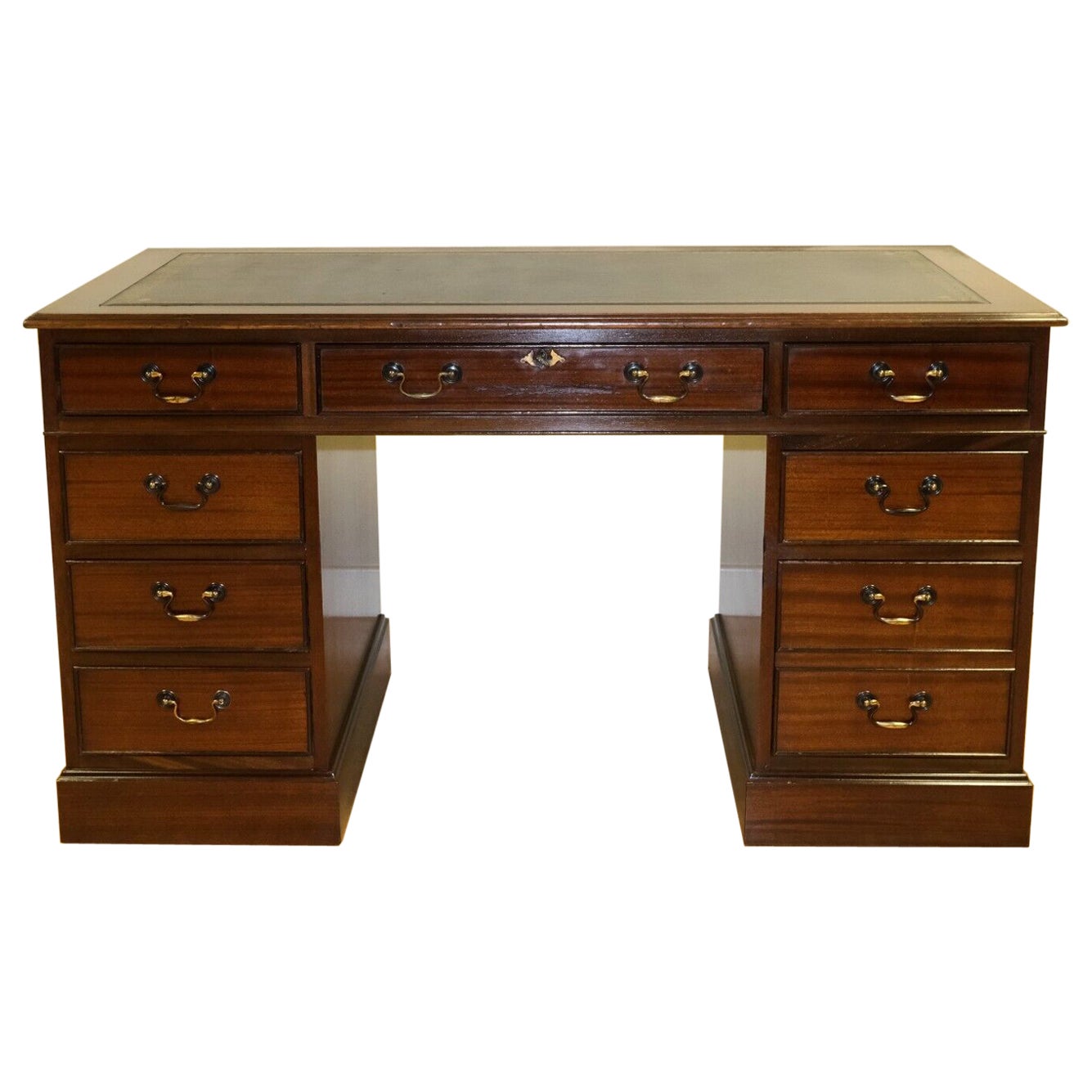 LOVELY BLACK LEATHER SURFACE PEDESTAL DESK EIGHT DRAWERS ON PLiNTH BASE For Sale