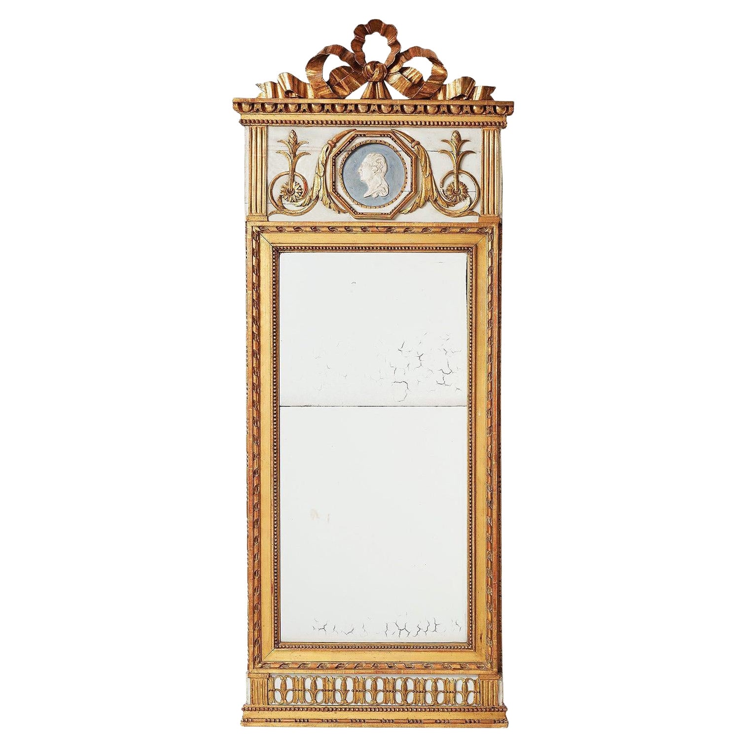 Miroir mural suédois gustavien ancien en bois de pin doré du 18ème - 19ème siècle