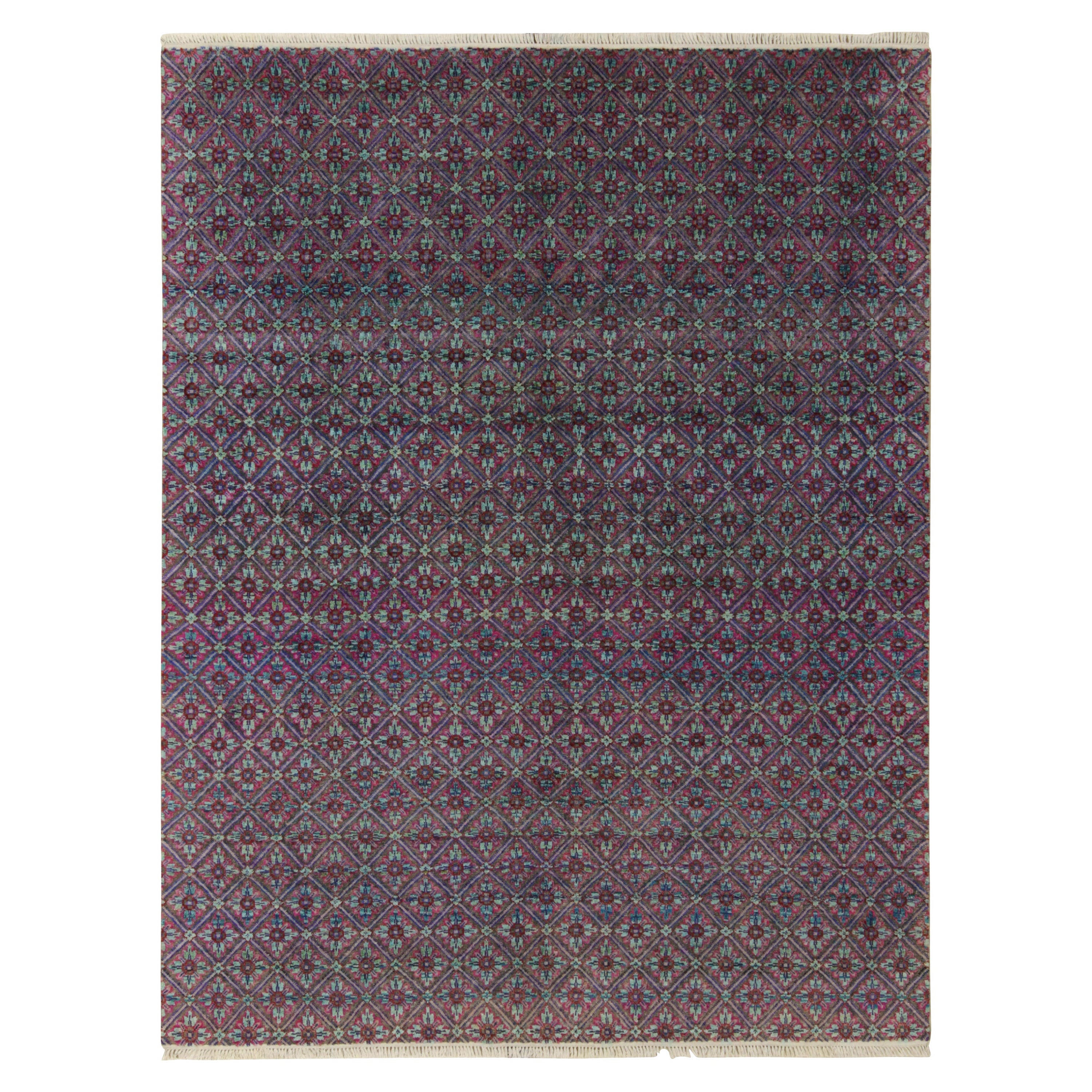 Rug & Kilim's Contemporary Teppich in Blau, Rosa und Rot mit Gittermuster im Angebot