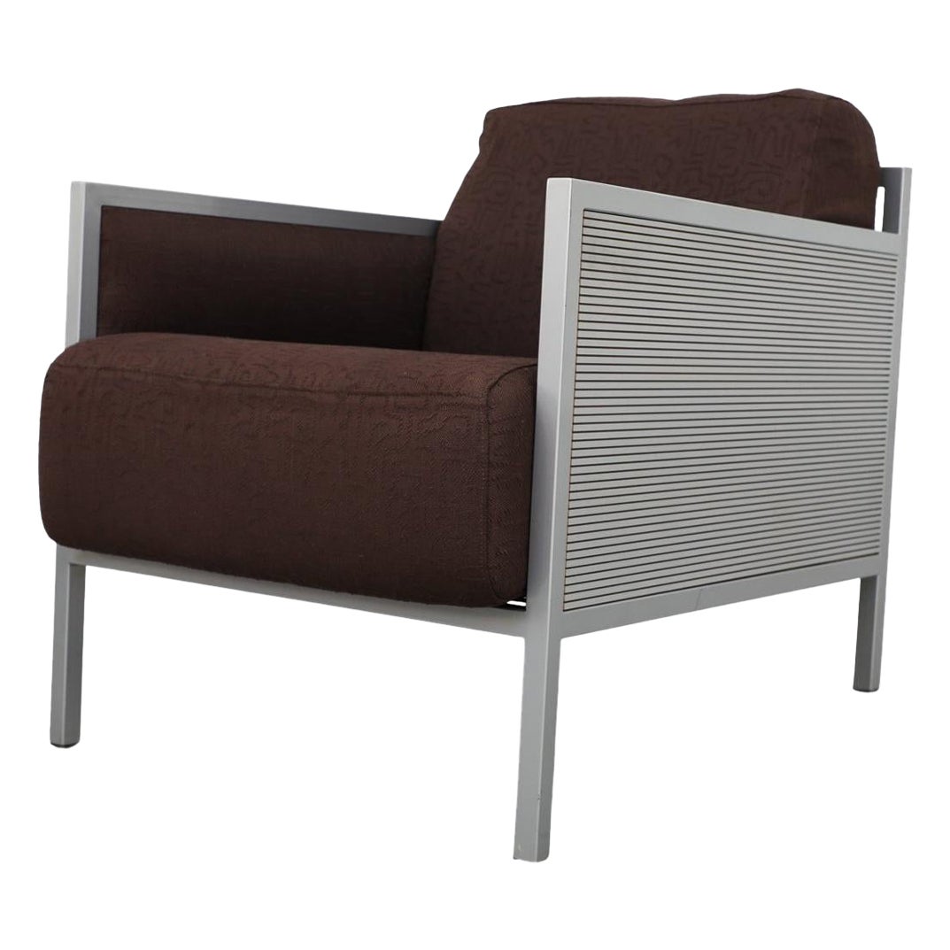 Chaise longue Harvink du milieu du siècle avec côtés en métal nervuré et tissu texturé Brown