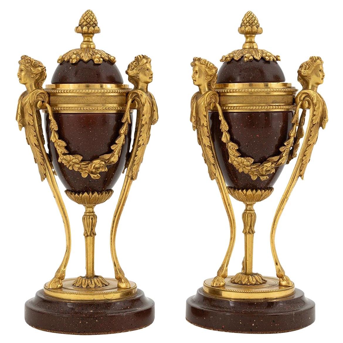 Coppia di cassoulette in porcellana impero del XIX-XX secolo in Francia