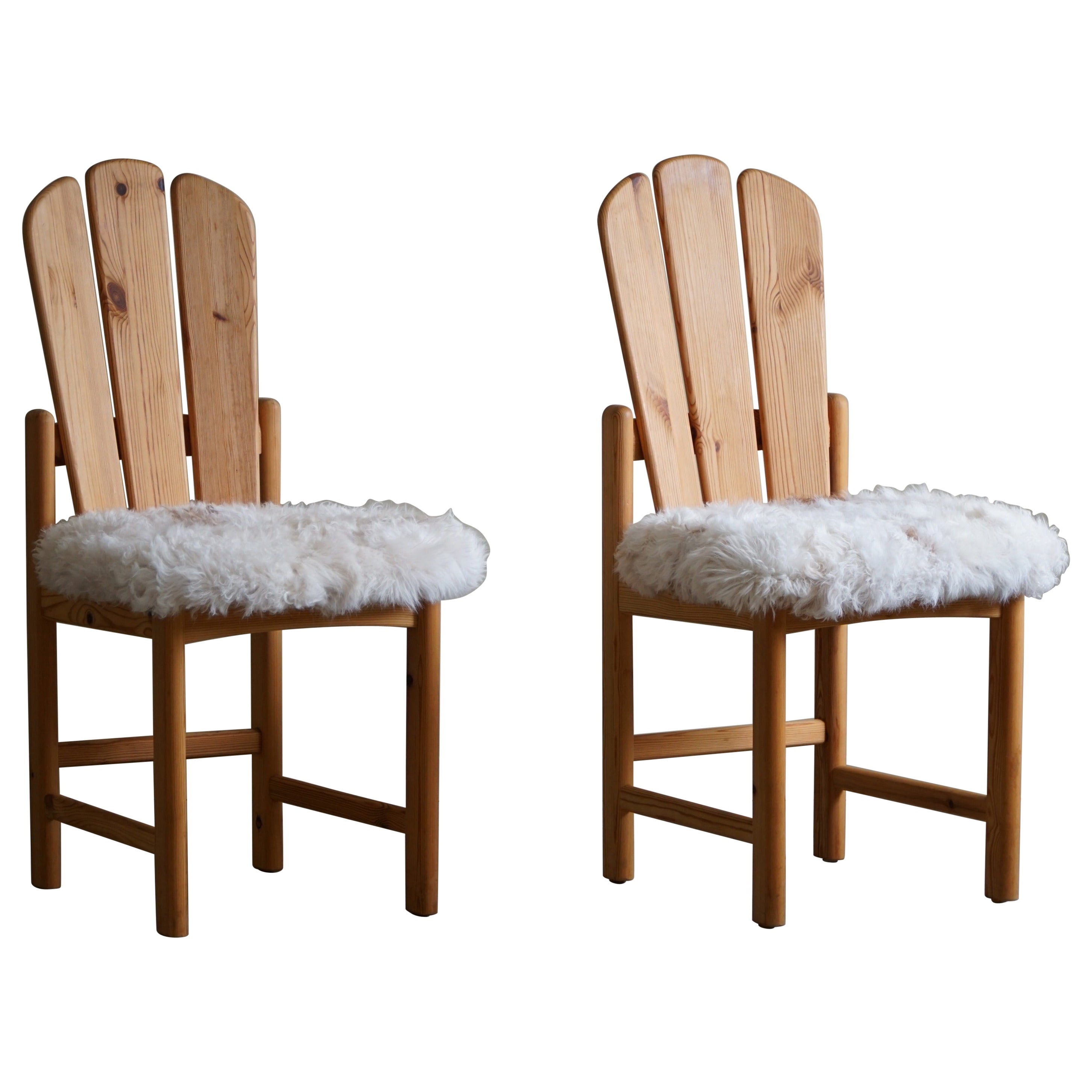 Pair of 2 Sculptural Danish Modern Brutalist Dining Chairs in Solid Pine, 1970s For Sale