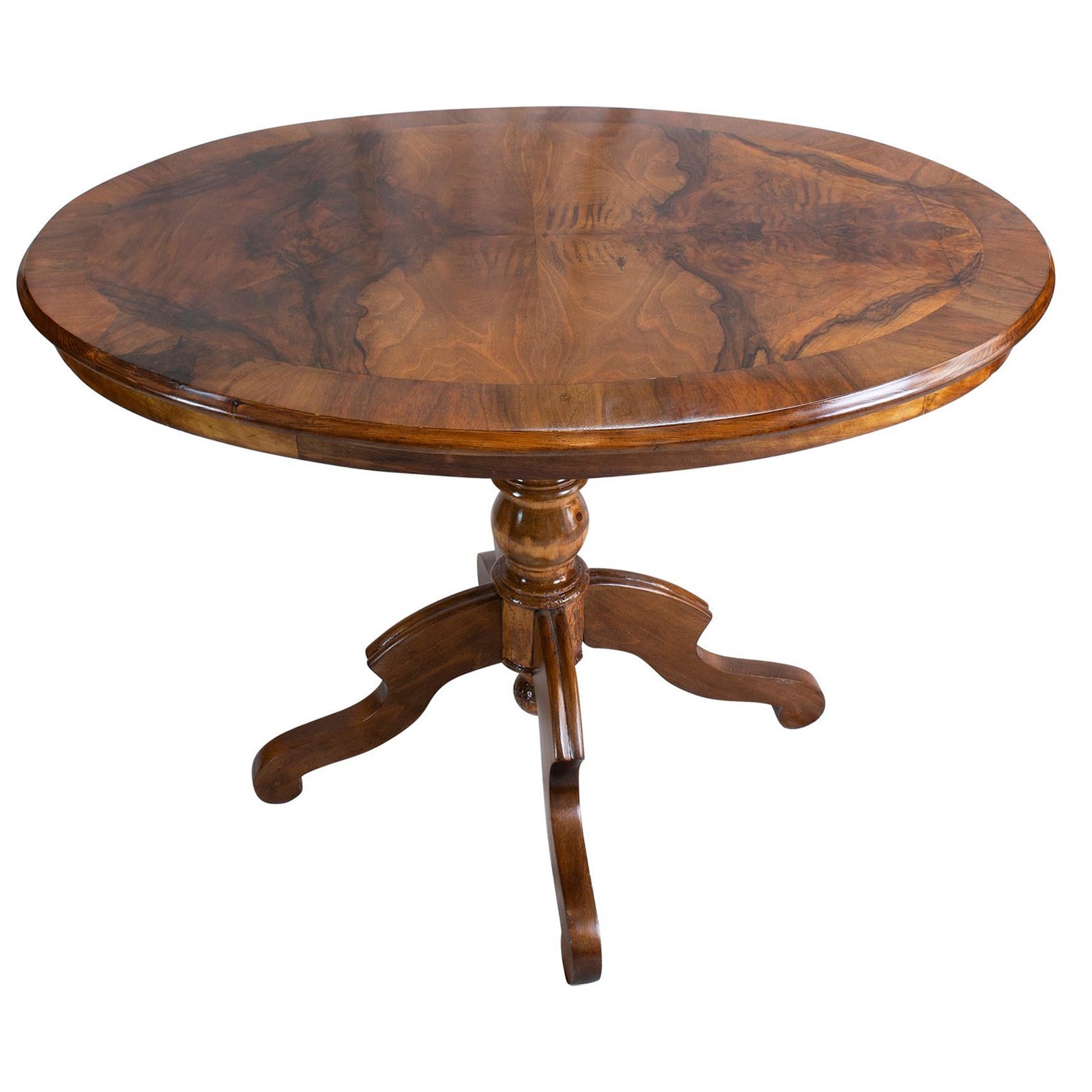 Ovaler Tisch aus Nussbaumholz aus dem 19.