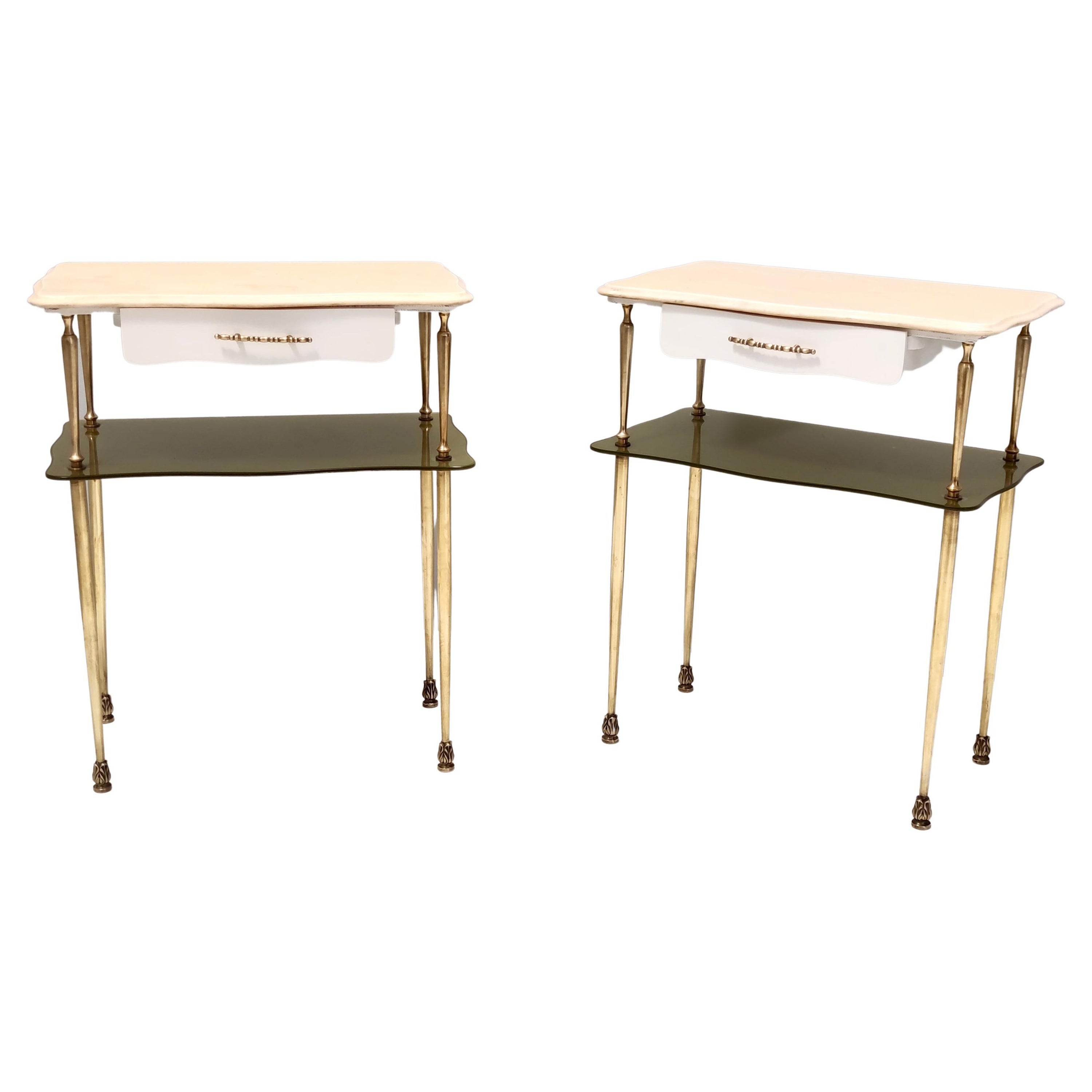 Pair of White Lacquered Nightstands with Marble Tops and Glass Shelves, Italy For Sale
