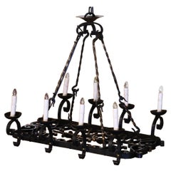 Französischer gotischer Verdigris-Kronleuchter mit acht Lichtern aus Eisen mit flachem Boden aus dem 19. 