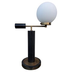 Moderne Tischlampen aus Marmor und Messing mit weißem Kugelschirm
